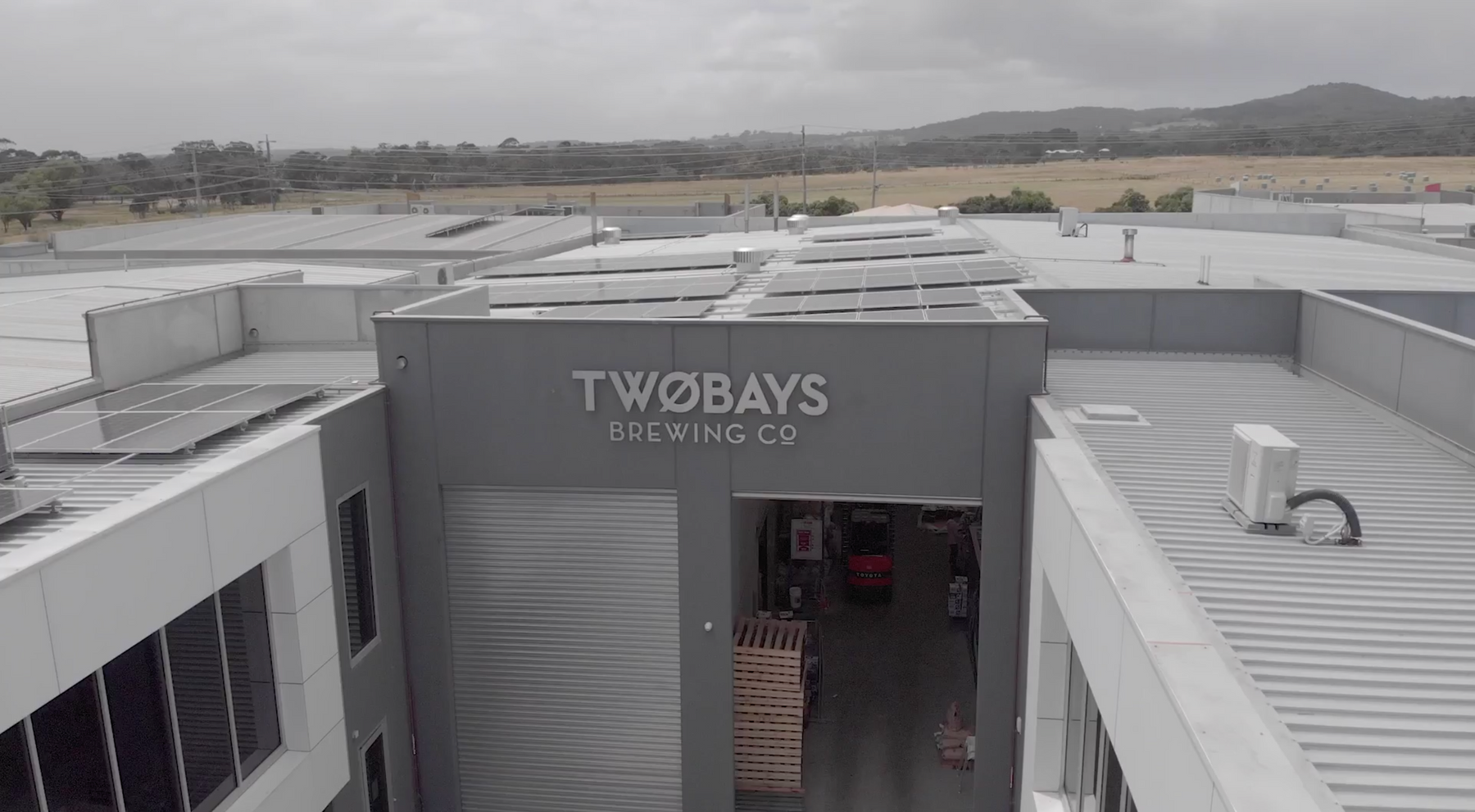 Gluten free beer brewed sustainably at TWØBAYS Brewing Co